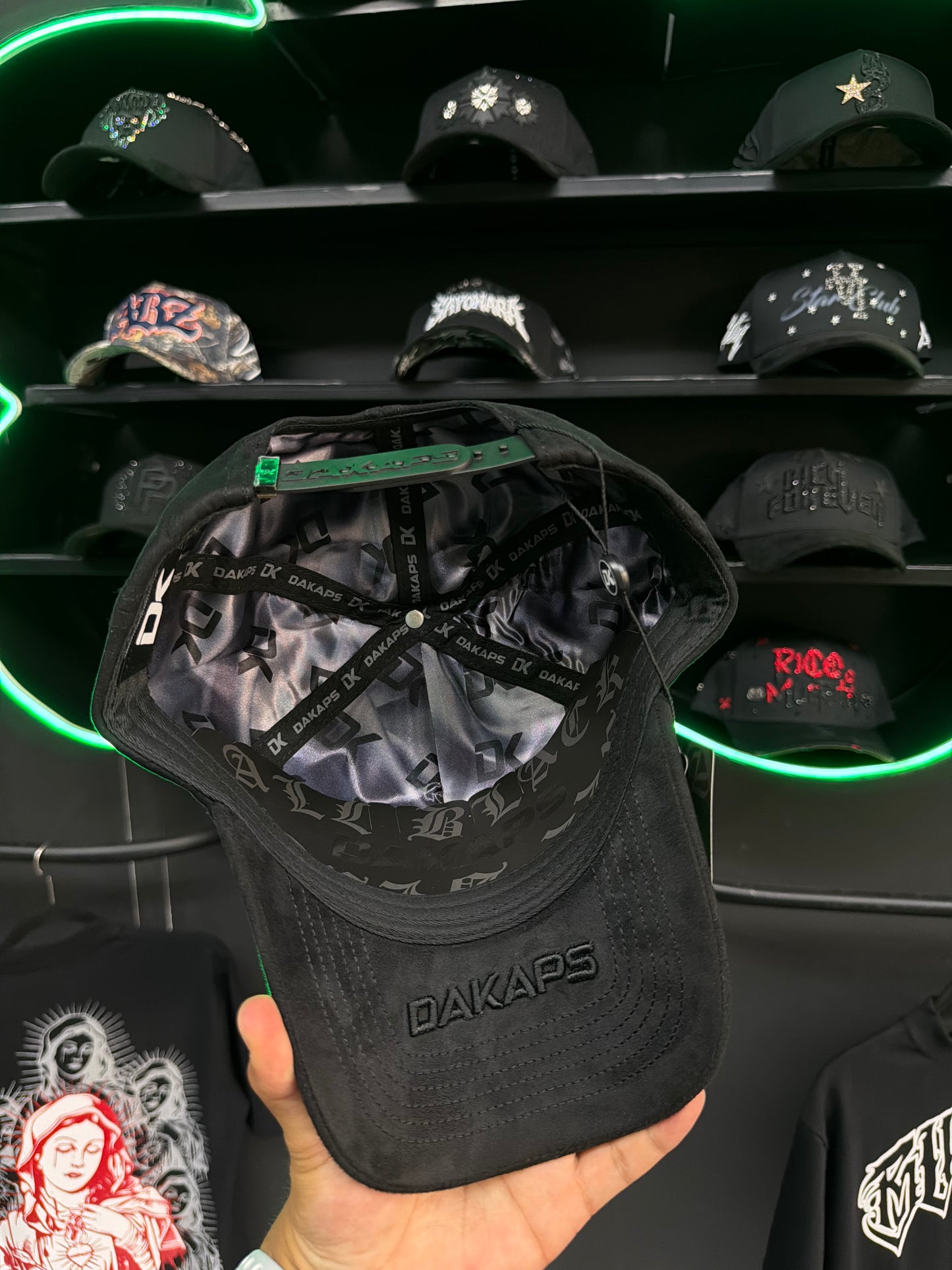 Dakaps Chapter black