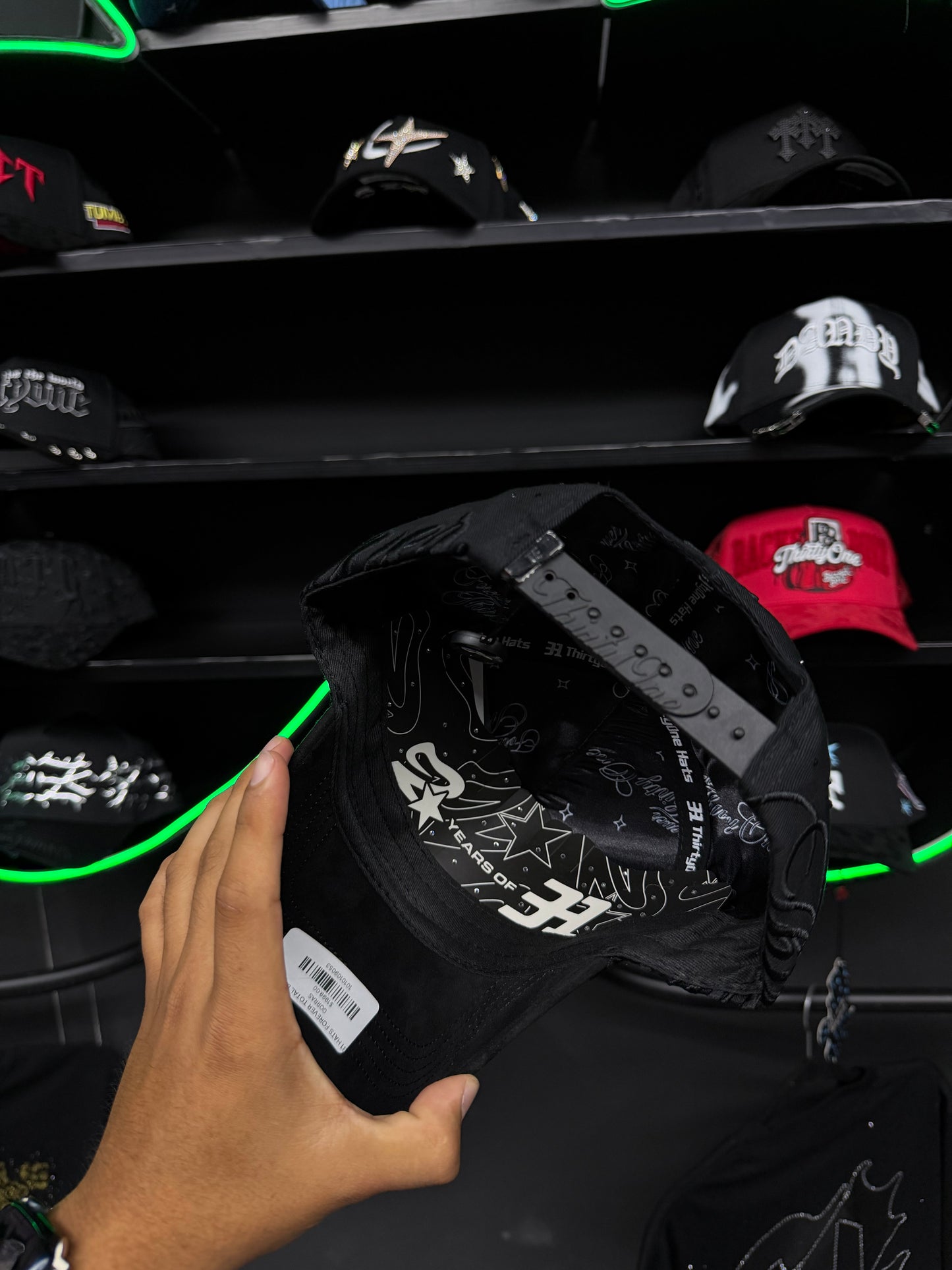 31 hats Forever Total Black