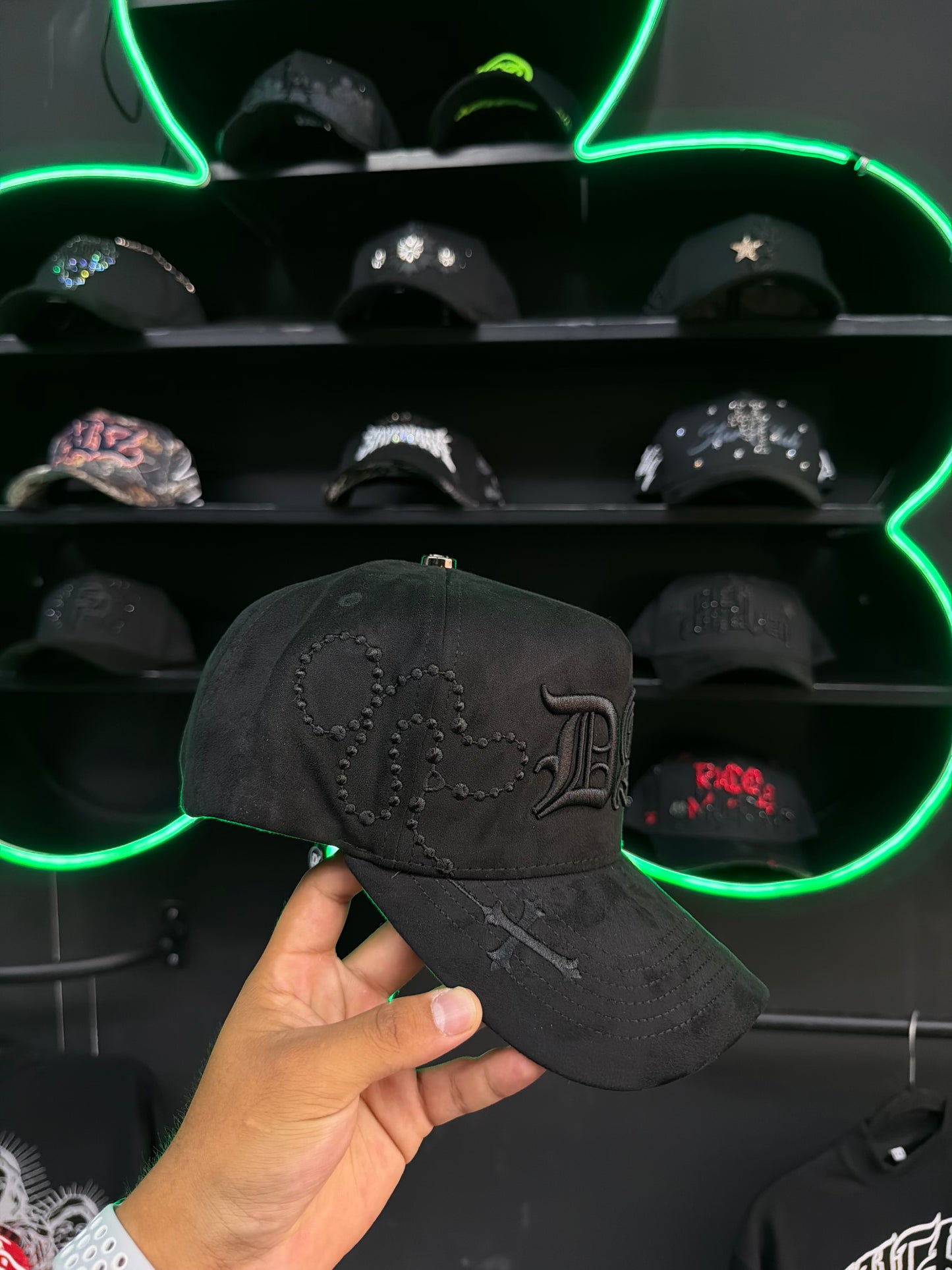 Dakaps Chapter black