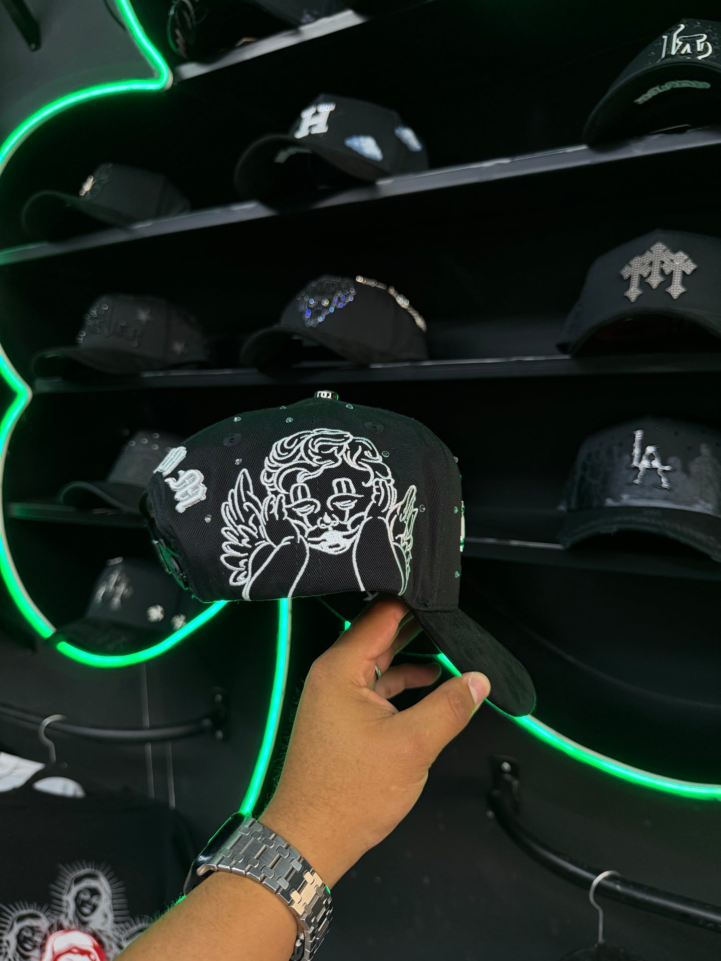 Momm hats “Black angel”