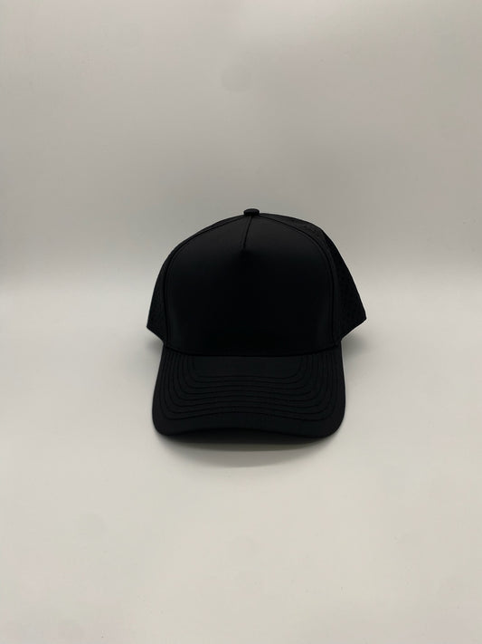GORRA LISA NEGRA DEPORTIVA
