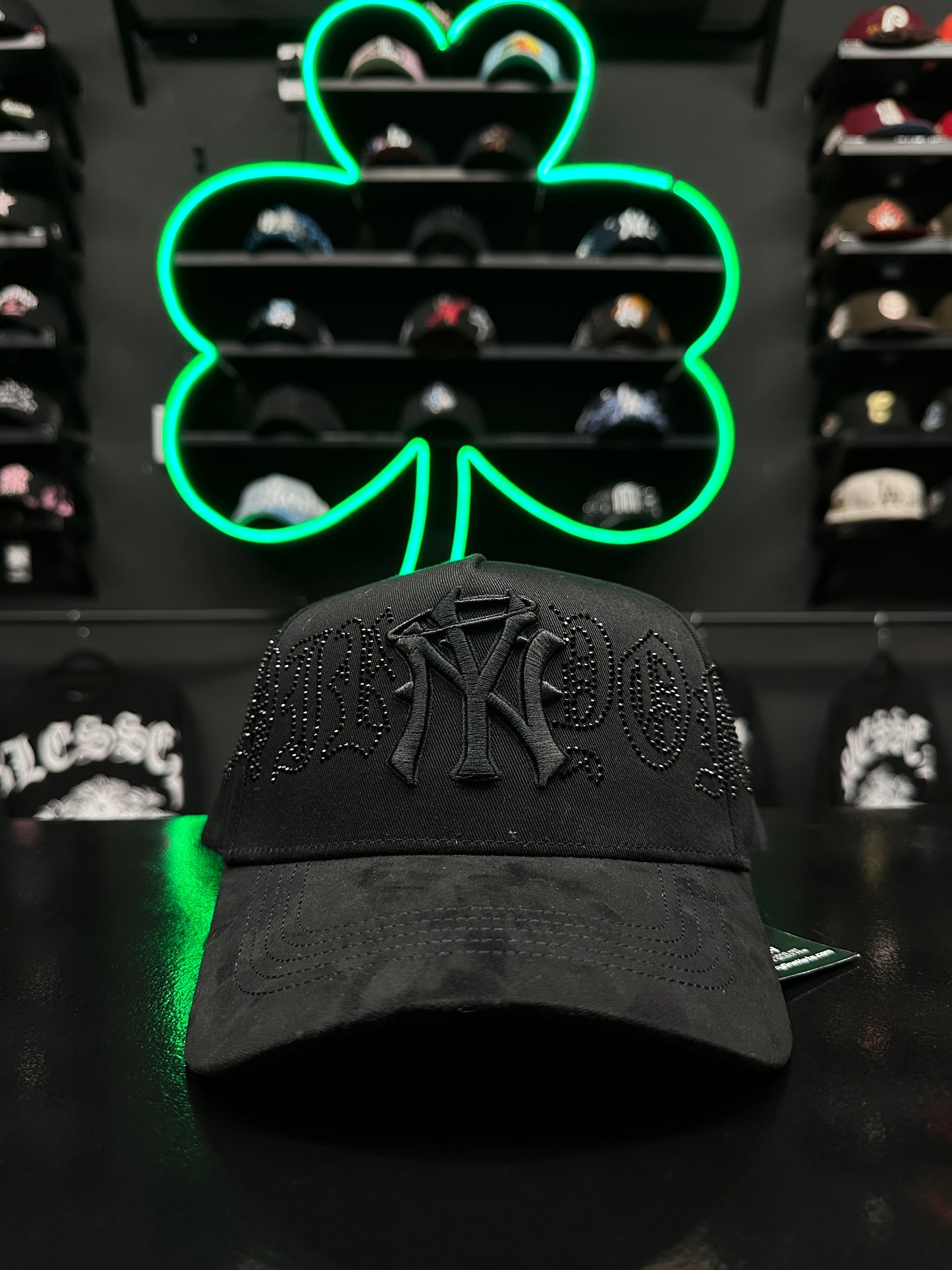 31 hats Crystals black