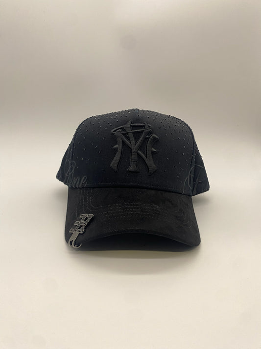 31 HATS ¨FOREVER BLACK¨