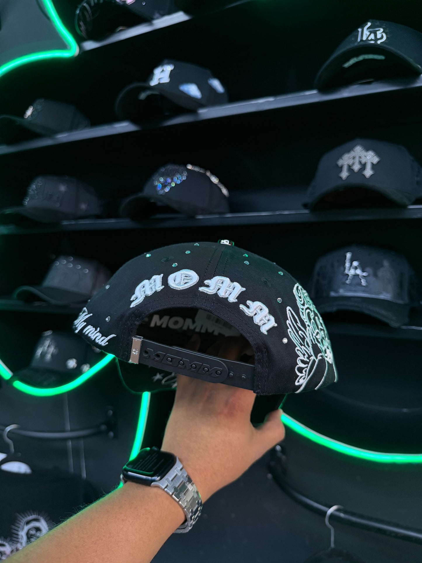 Momm hats “Black angel”