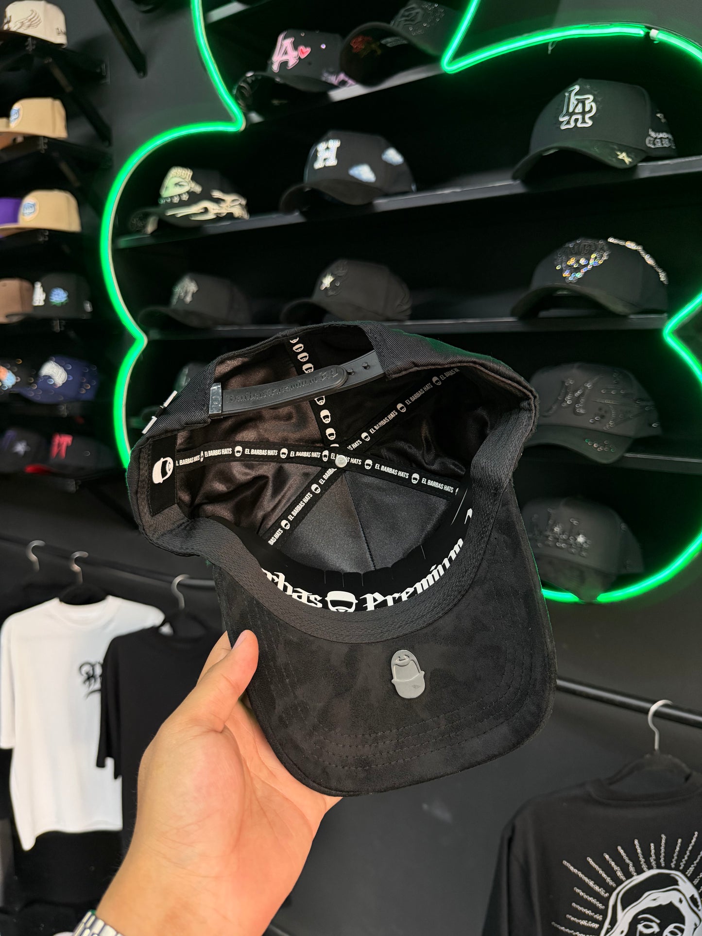 Barbas hats “Dark nebula”