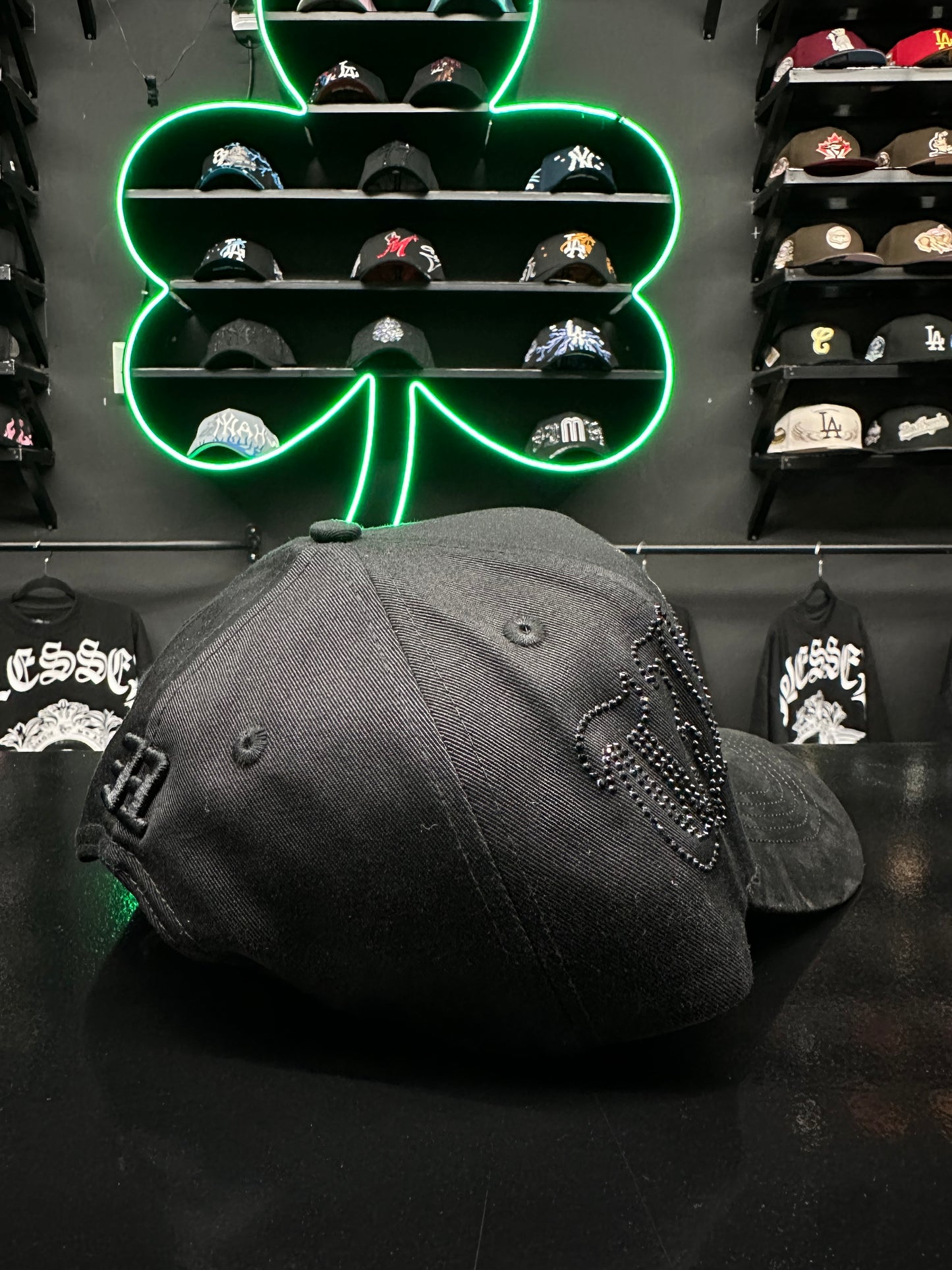 31 hats Crystals black